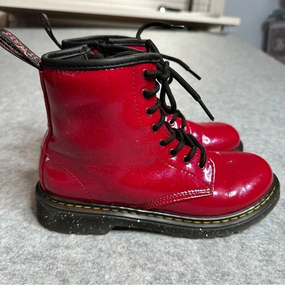 DR. Matenes Boots 1460 Red For Girls. Sz: 5